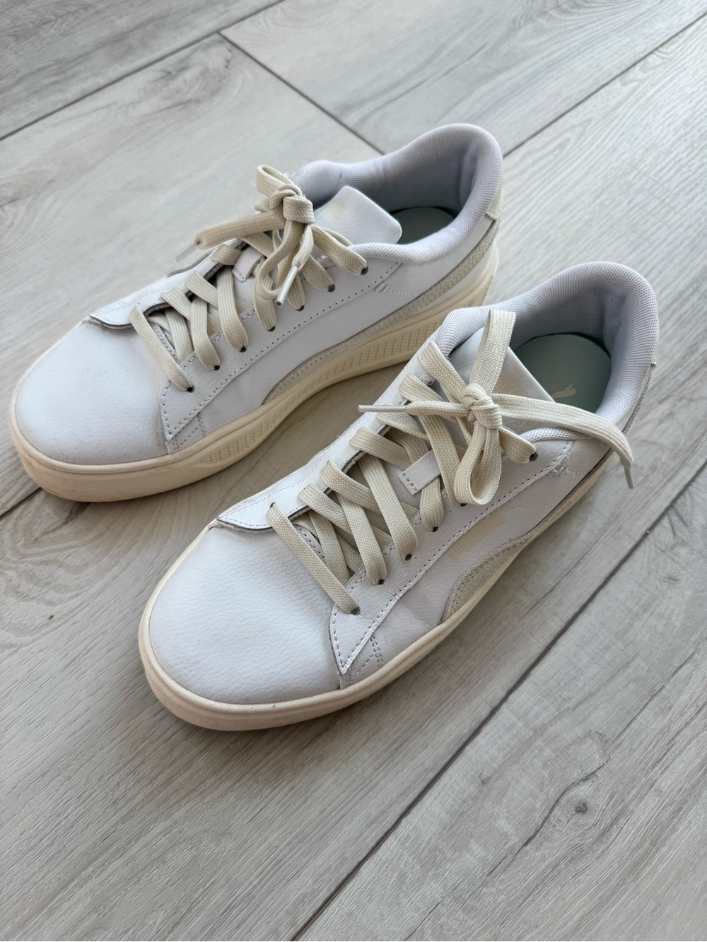 Puma White Leather women’s Sneakers size 9